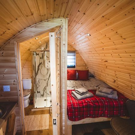 Hotel Highland & Transylvania Glamping Pods à Roybridge Extérieur photo