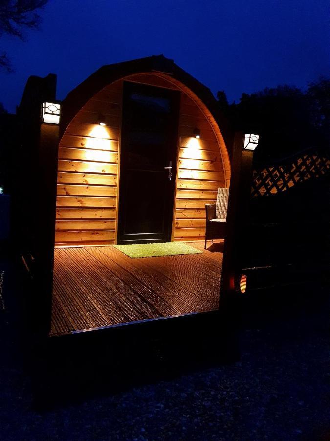 Hotel Highland & Transylvania Glamping Pods à Roybridge Extérieur photo