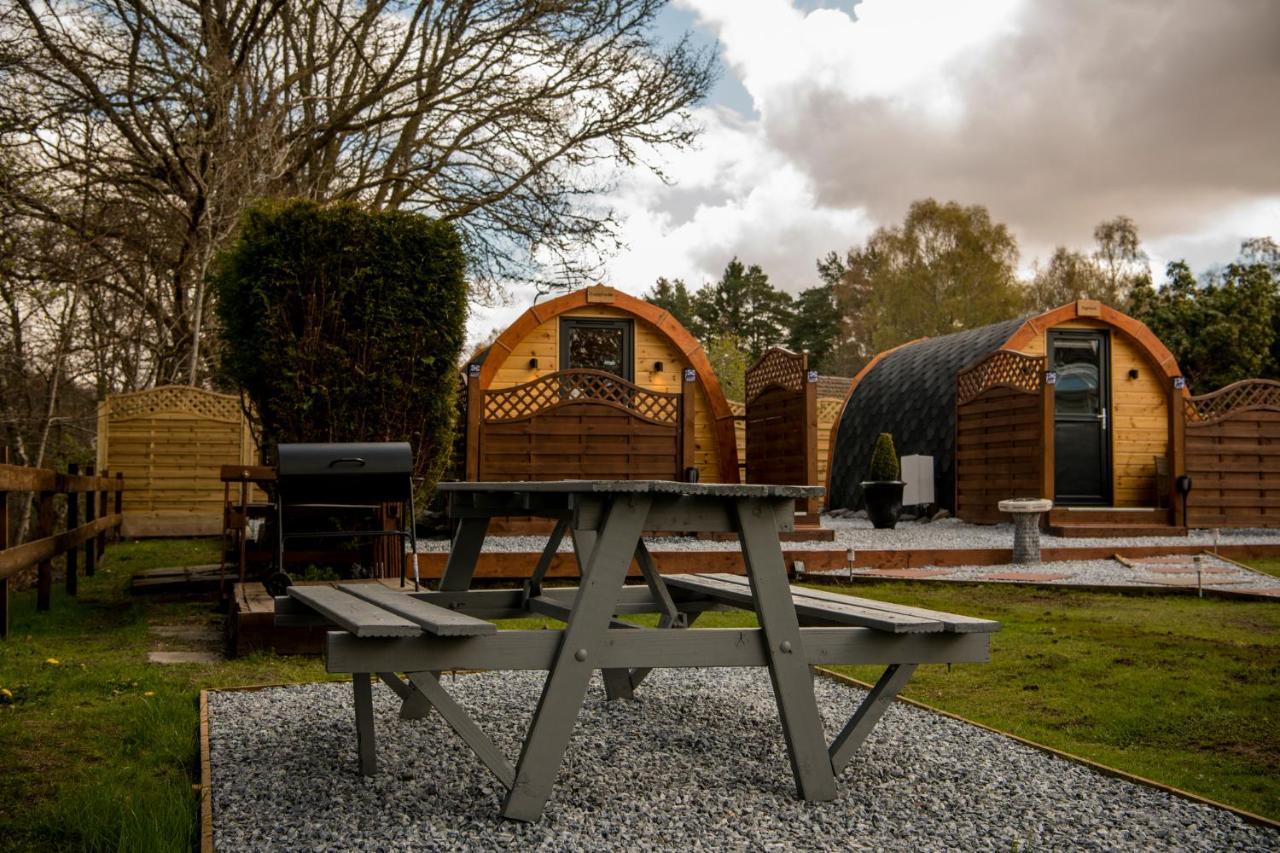 Hotel Highland & Transylvania Glamping Pods à Roybridge Extérieur photo