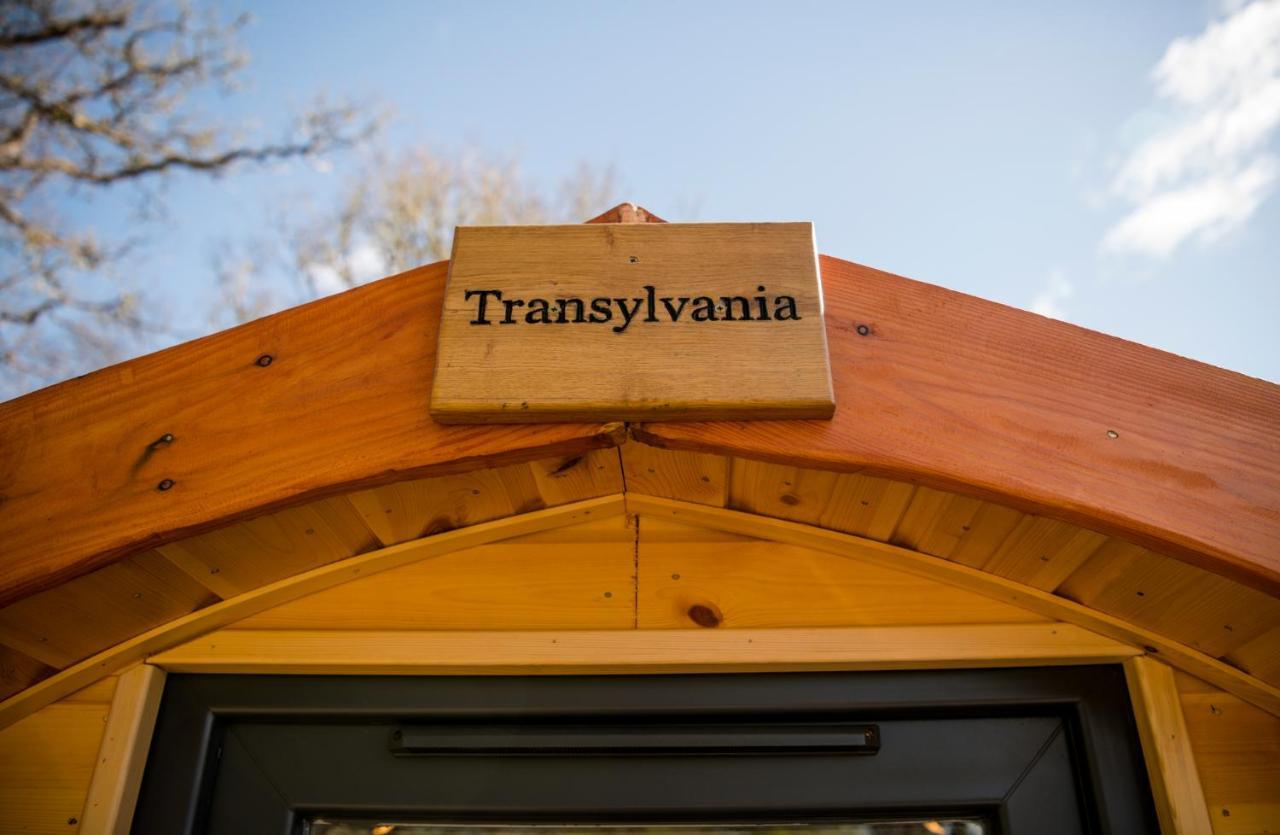 Highland & Transylvania Glamping Pods Roybridge Extérieur photo