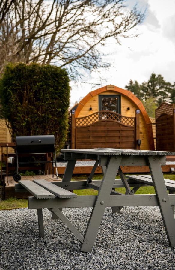 Hotel Highland & Transylvania Glamping Pods à Roybridge Extérieur photo