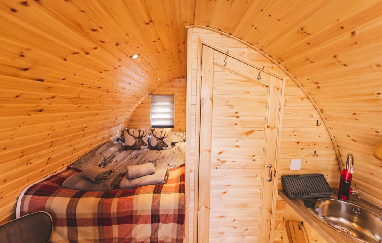 Highland & Transylvania Glamping Pods Roybridge Extérieur photo