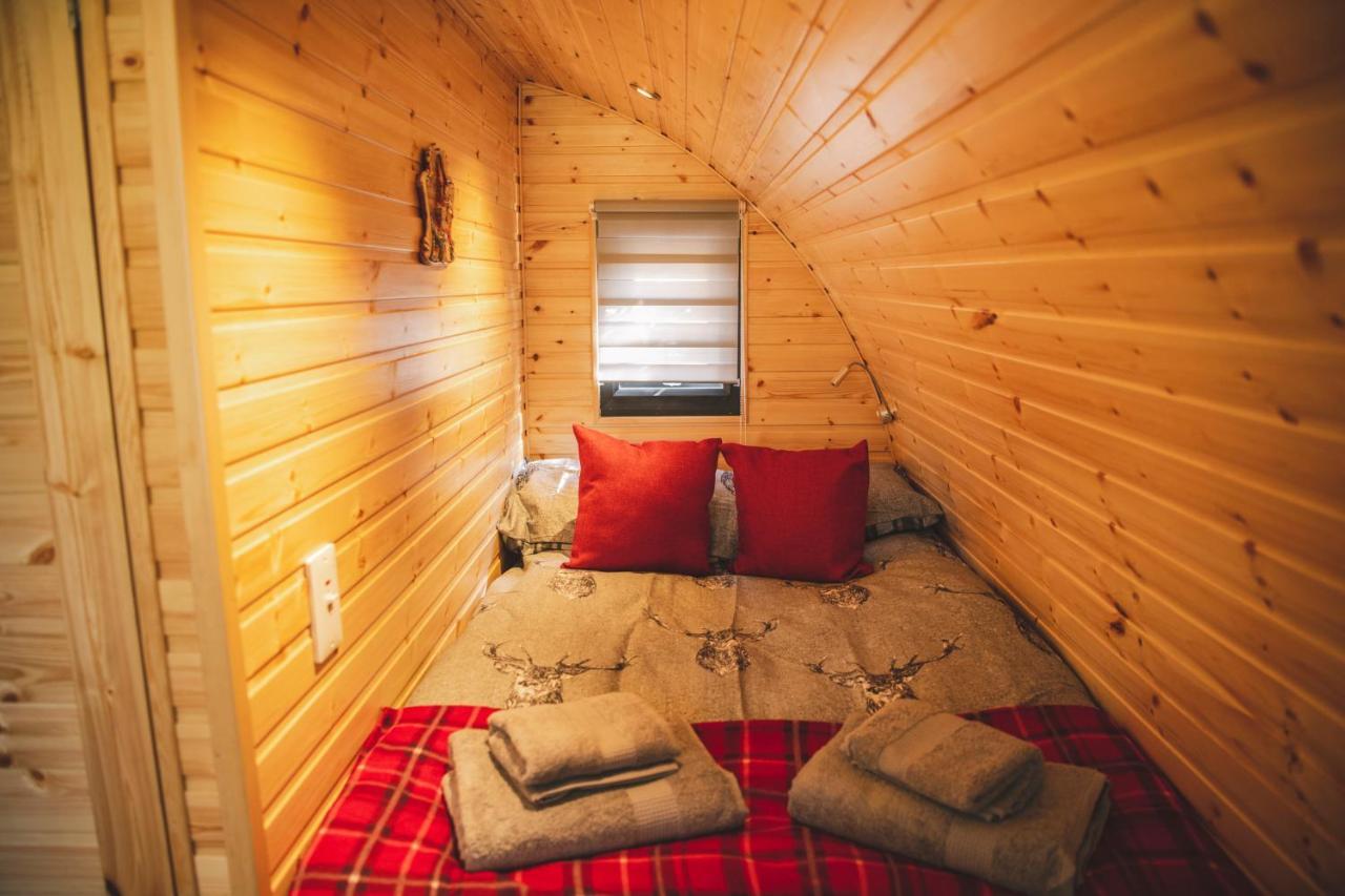 Highland & Transylvania Glamping Pods Roybridge Extérieur photo