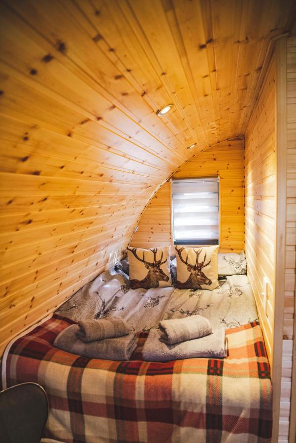 Hotel Highland & Transylvania Glamping Pods à Roybridge Extérieur photo