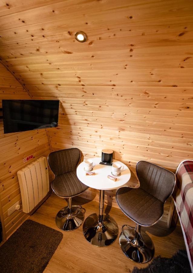 Hotel Highland & Transylvania Glamping Pods à Roybridge Extérieur photo