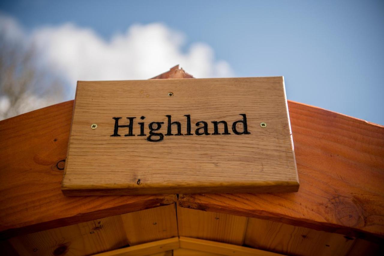 Highland & Transylvania Glamping Pods Roybridge Extérieur photo