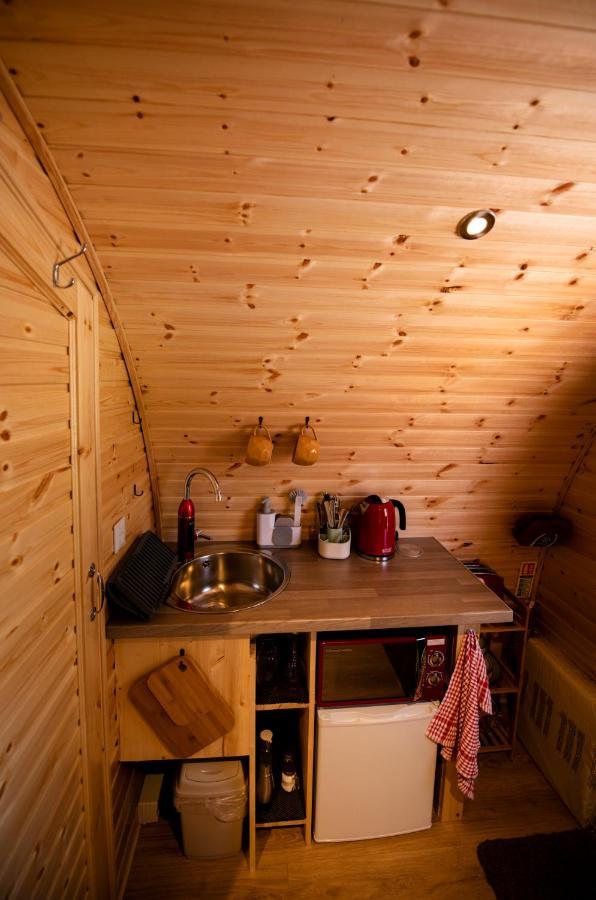Highland & Transylvania Glamping Pods Roybridge Extérieur photo