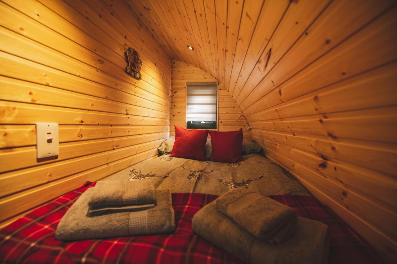 Highland & Transylvania Glamping Pods Roybridge Extérieur photo