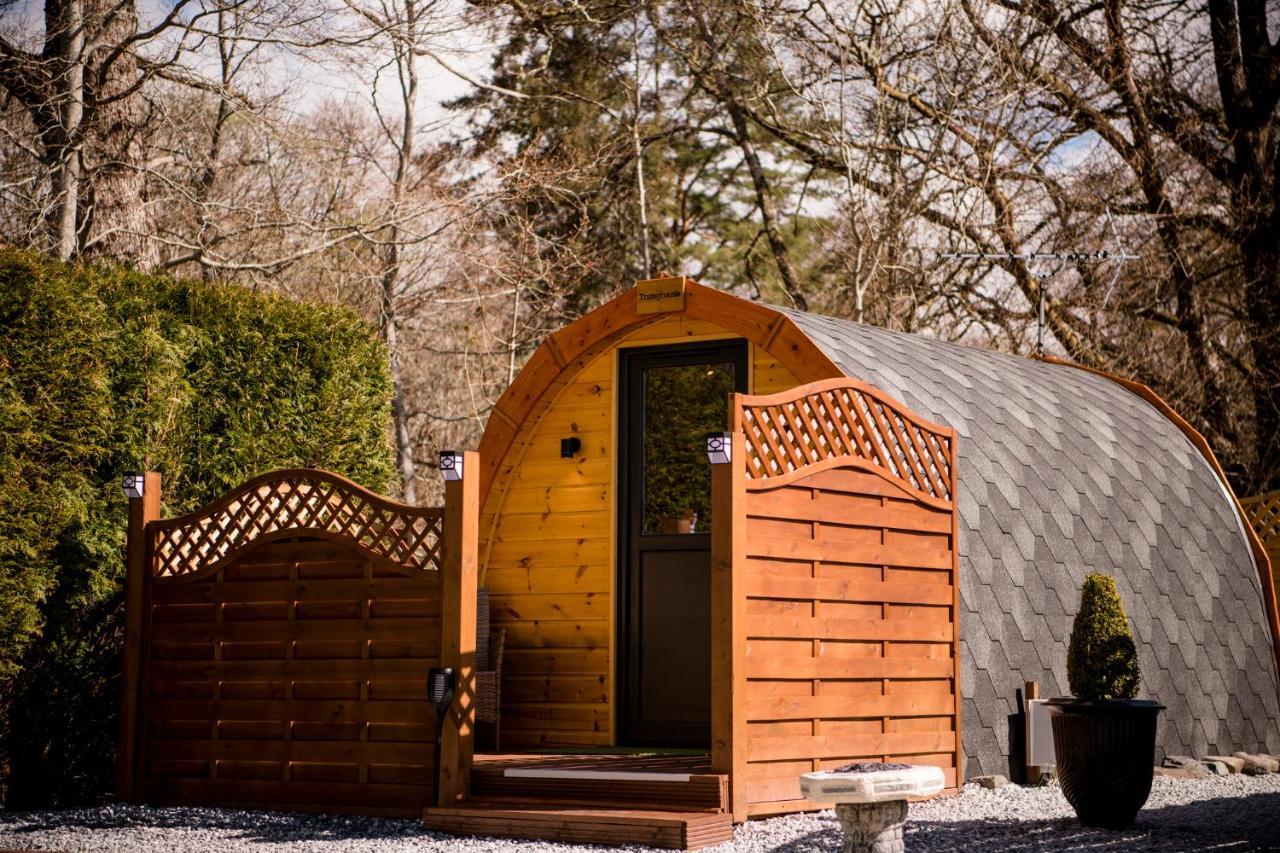 Hotel Highland & Transylvania Glamping Pods à Roybridge Extérieur photo